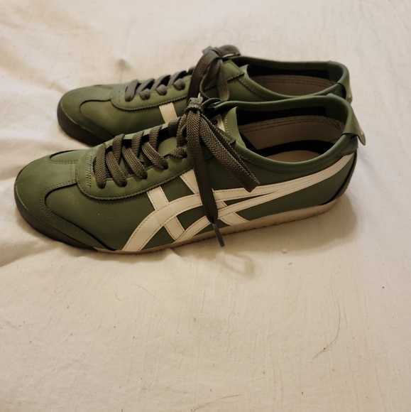 Closet clean out! - Picture 1 of 8